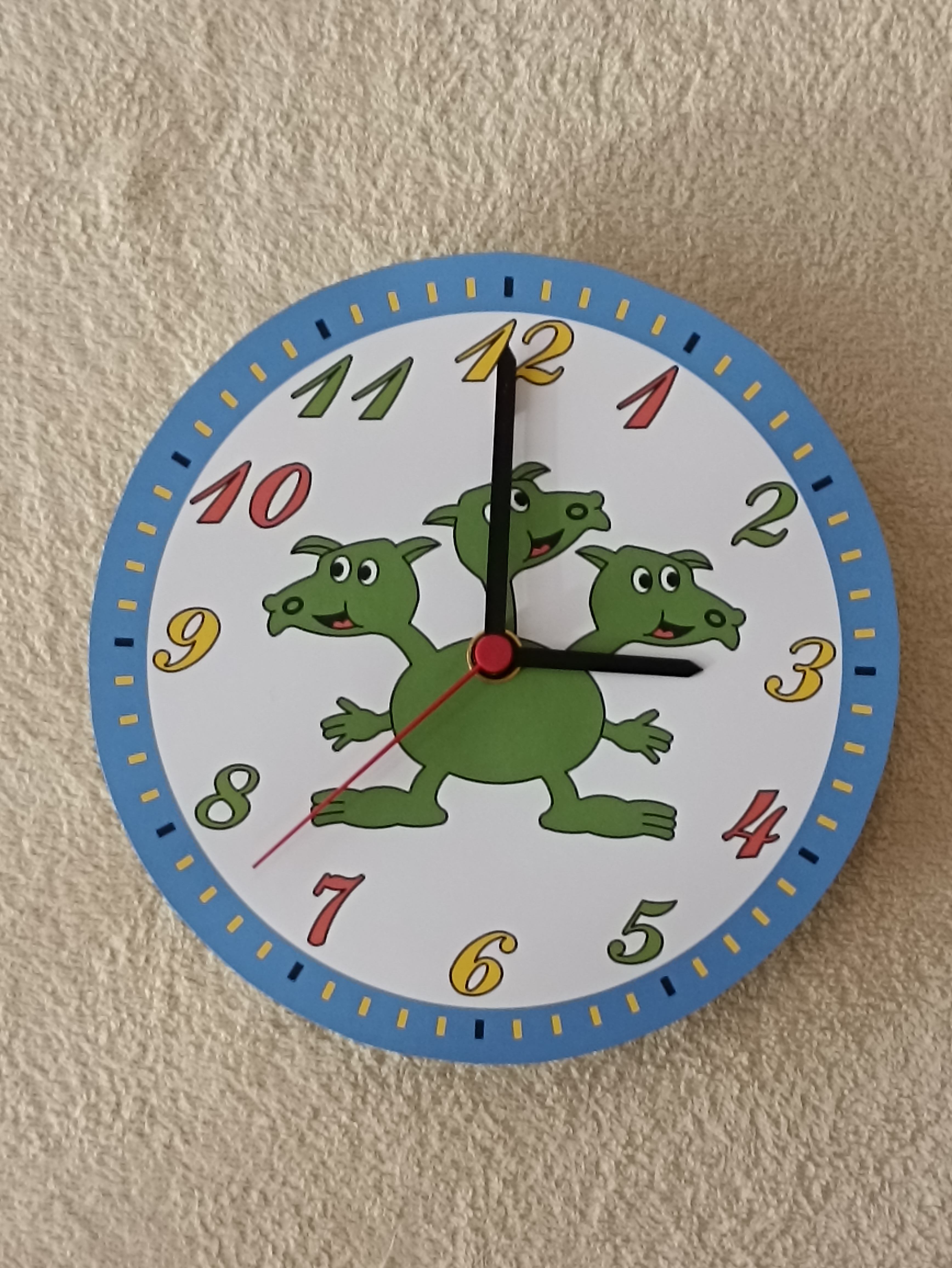 Dřevěné hodiny kulaté - Trojhlavý drak