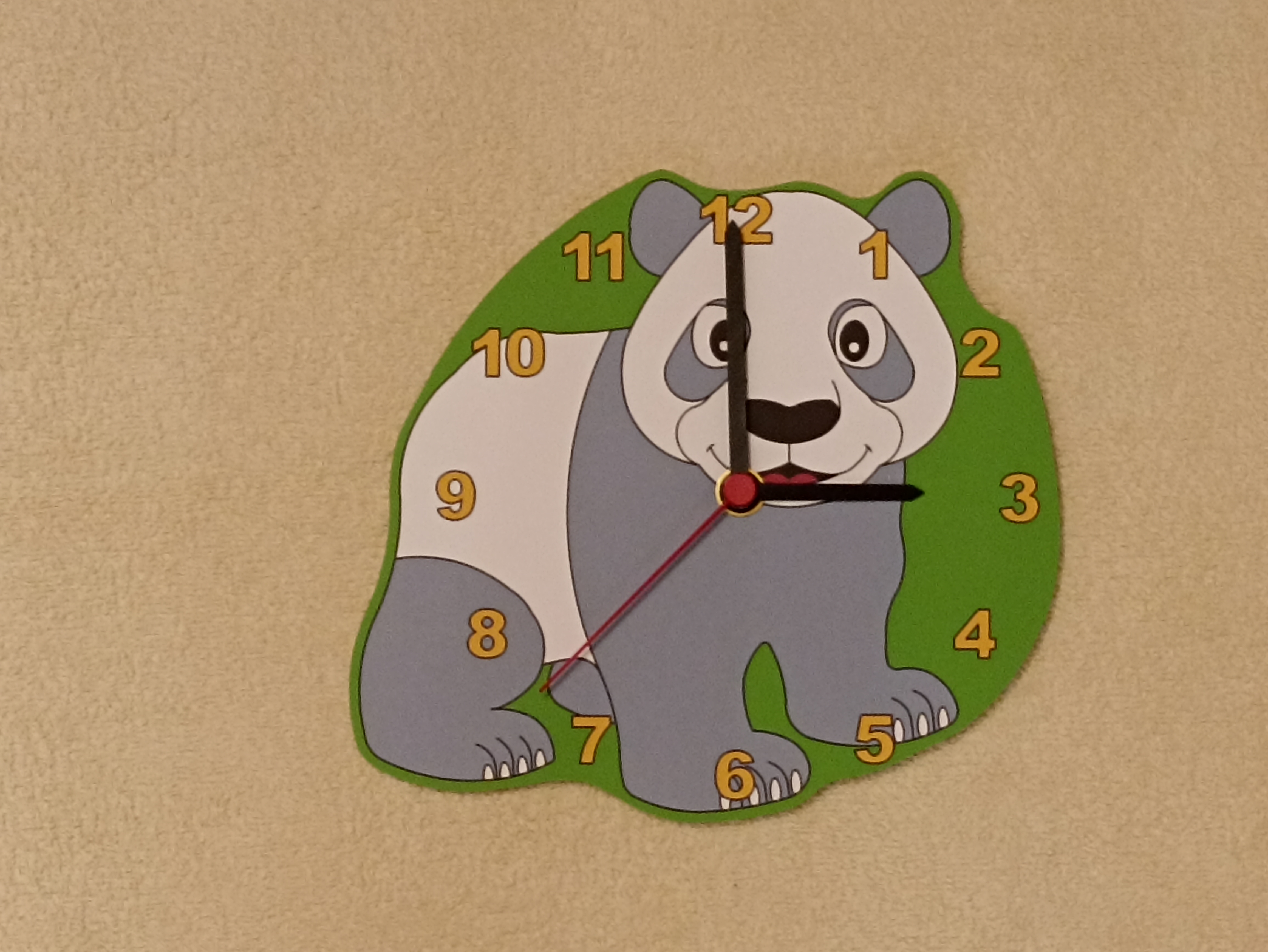 Hodiny dřevěné vyřezávané - Panda
