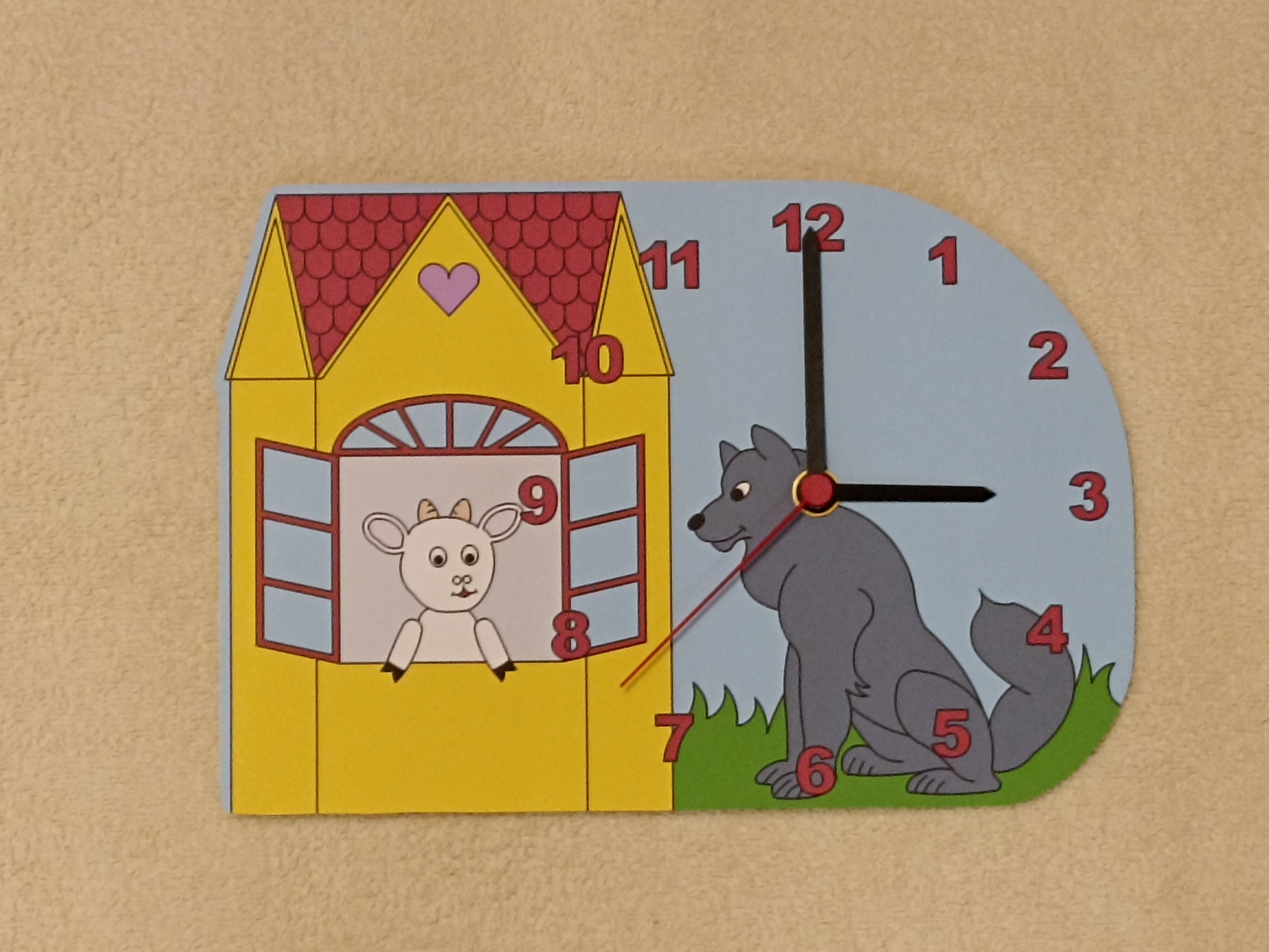 Hodiny dřevěné vyřezávané - Kůzle a vlk