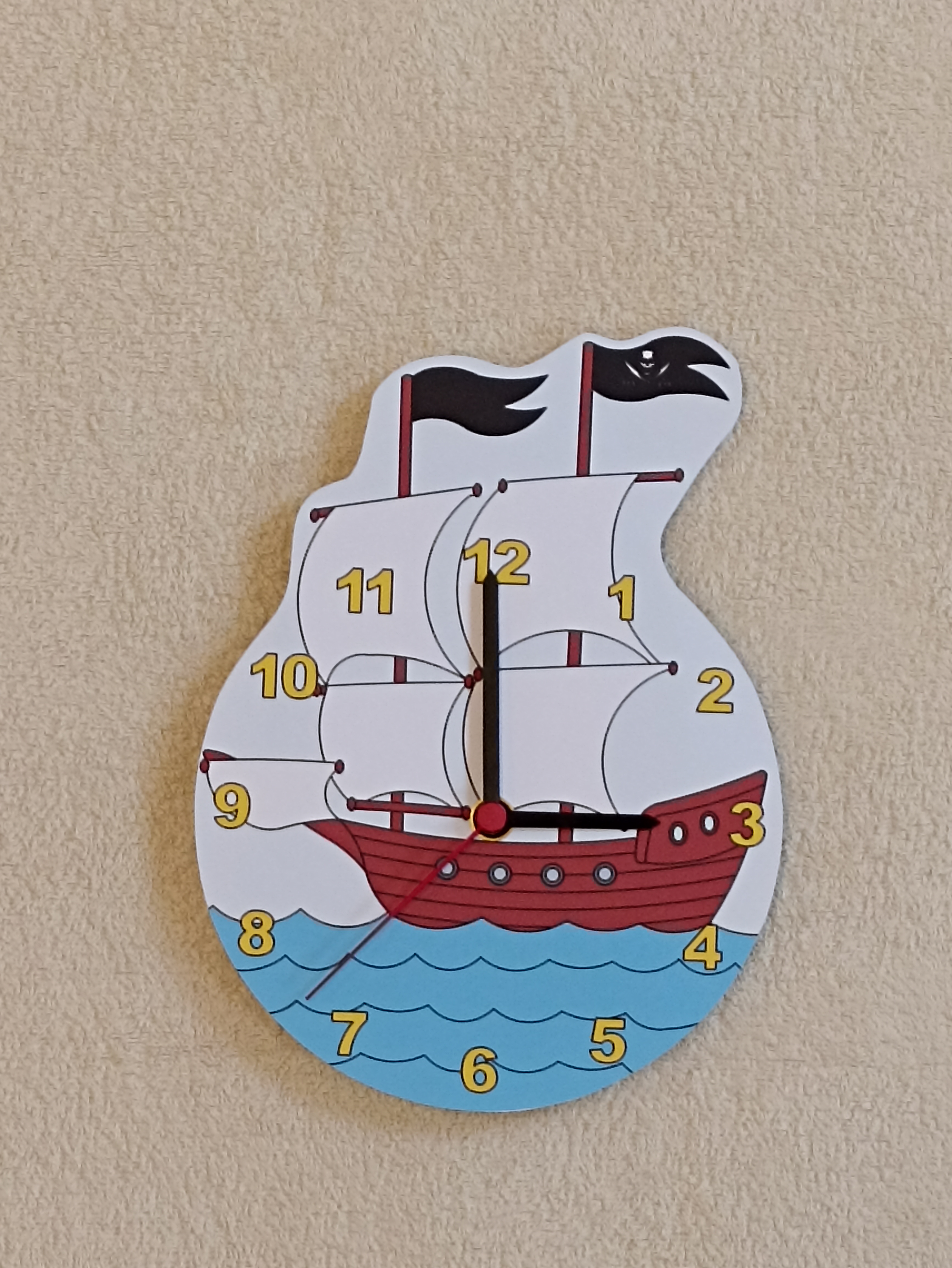 Hodiny dřevěné vyřezávané - Pirátská loď