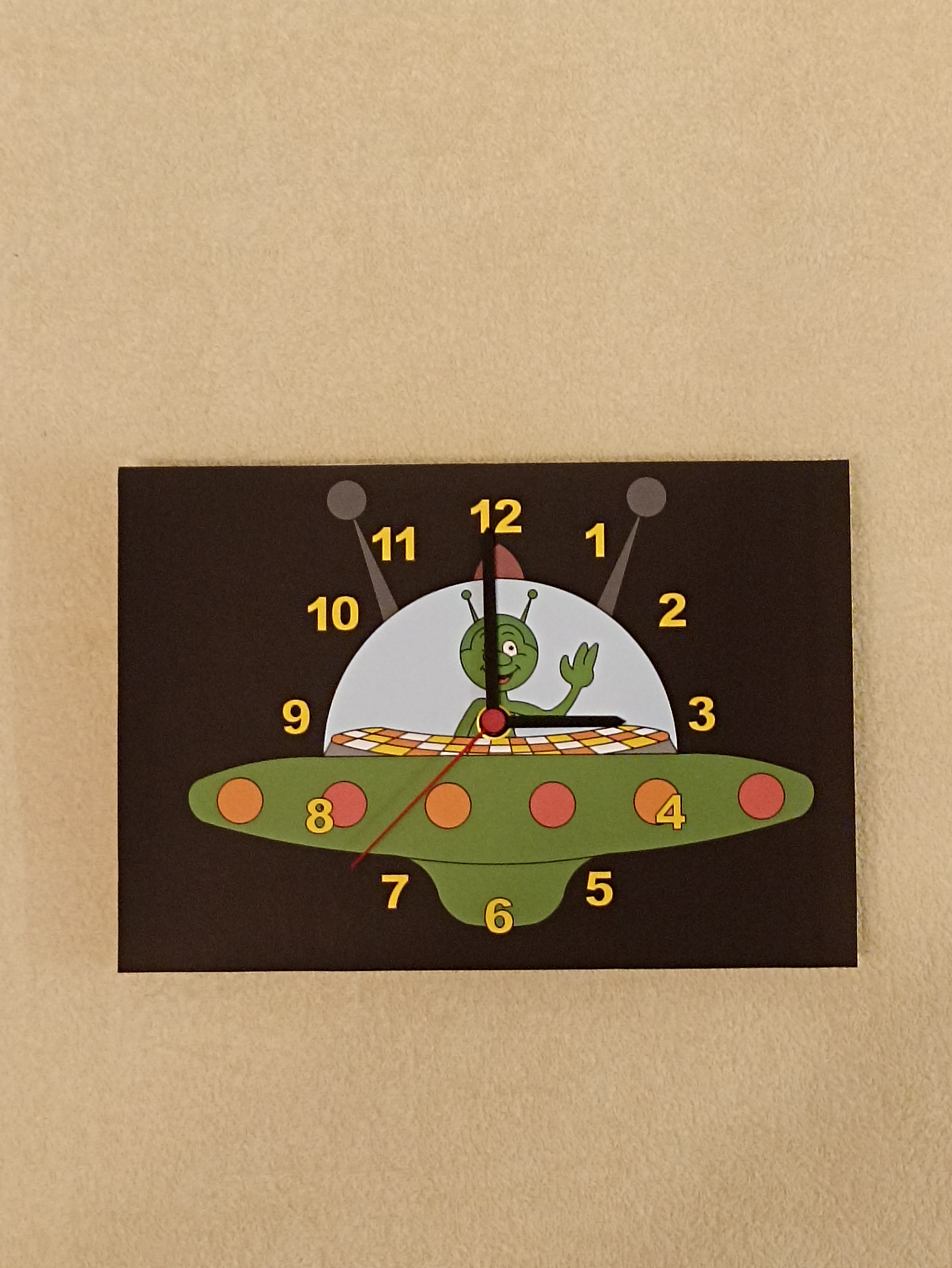 Hodiny dřevěné obdélníkové - Ufo