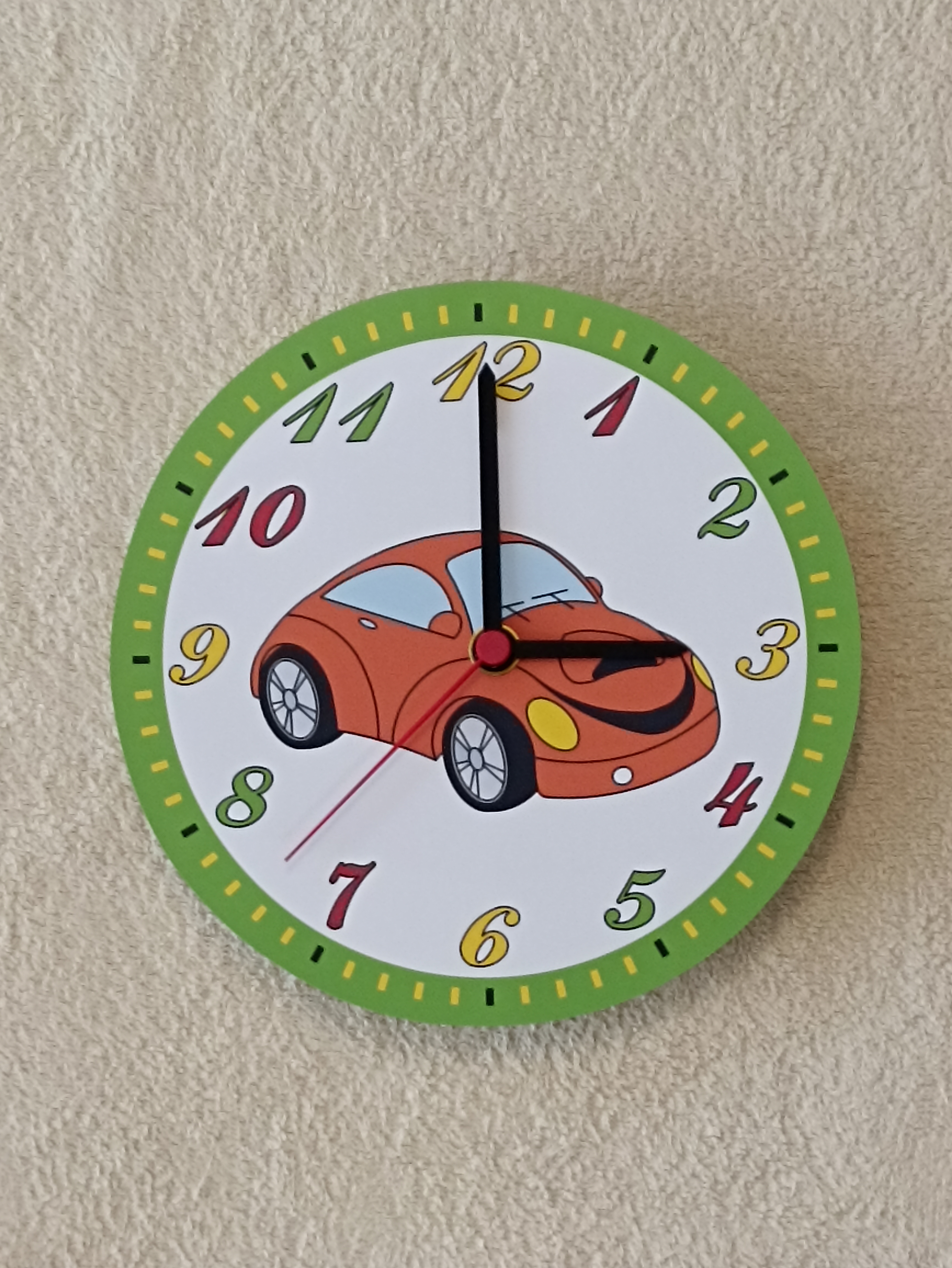 Dřevěné hodiny kulaté - Sportovní auto